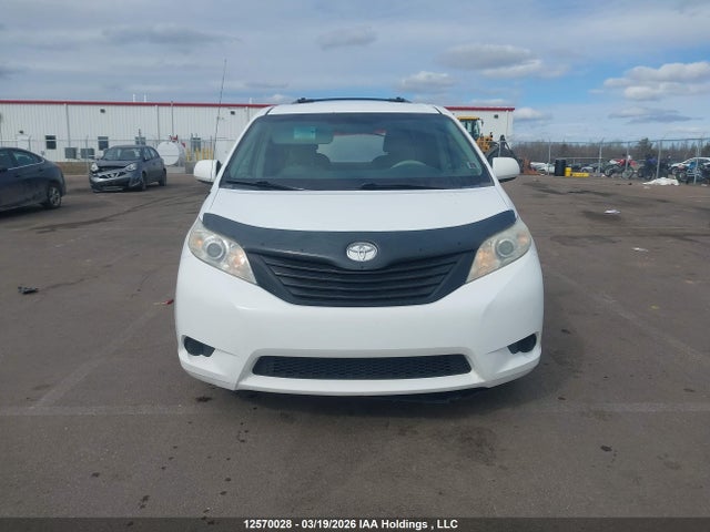 2012 Toyota Sienna V6 7 Passenger მანქანა იყიდება აუქციონზე, vin: 5TDZK3DC0CS228346, აუქციონის ნომერი: 12570028