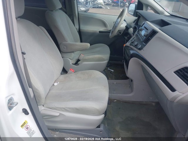 2012 Toyota Sienna V6 7 Passenger მანქანა იყიდება აუქციონზე, vin: 5TDZK3DC0CS228346, აუქციონის ნომერი: 12570028