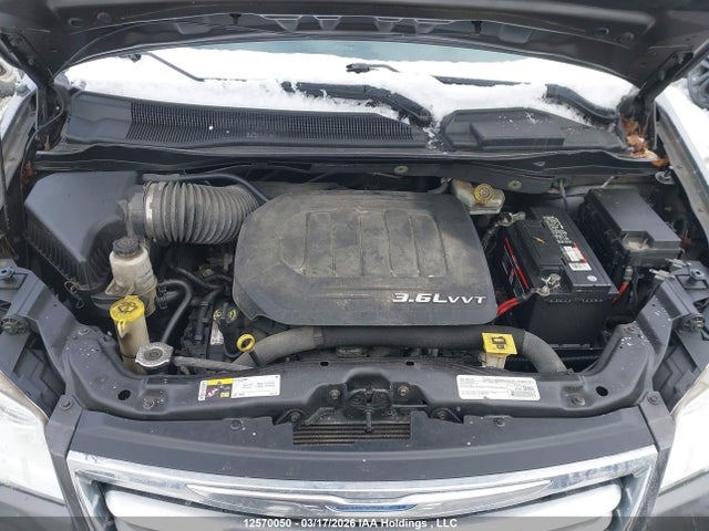 2016 Chrysler Town & Country მანქანა იყიდება აუქციონზე, vin: 2C4RC1GG2GR105548, აუქციონის ნომერი: 12570050