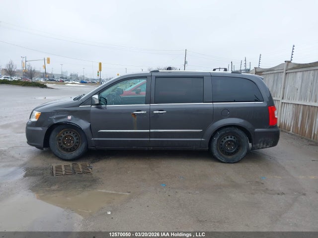 2016 Chrysler Town & Country მანქანა იყიდება აუქციონზე, vin: 2C4RC1GG2GR105548, აუქციონის ნომერი: 12570050