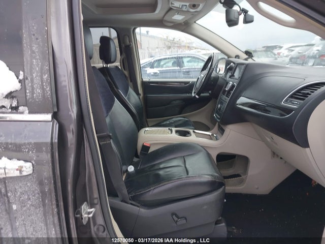 2016 Chrysler Town & Country მანქანა იყიდება აუქციონზე, vin: 2C4RC1GG2GR105548, აუქციონის ნომერი: 12570050