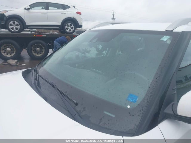 KMHRC8A37MU073611 Hyundai Venue Preferred