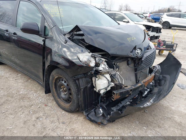 12570117 :رقم المزاد ، 5TDXK3DC5BS128510 vin ، 2011 Toyota Sienna Se 8 Passenger مزاد بيع