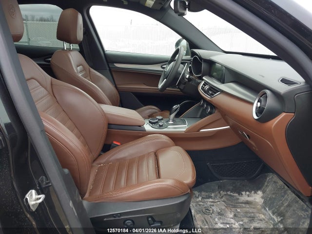 ZASFAKNN8J7C06044 Alfa Romeo STELVIO TI