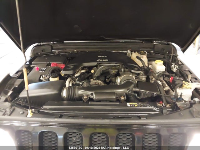 1C4HJXDG8JW138318 Jeep Wrangler Unlimited Sport