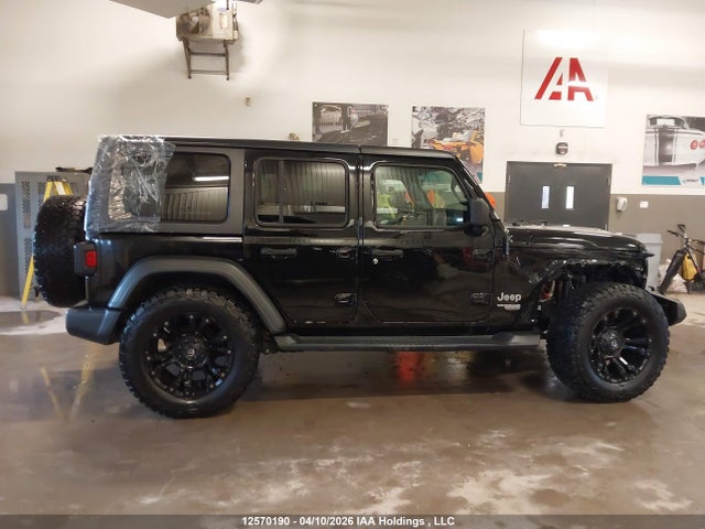 1C4HJXDG8JW138318 Jeep Wrangler Unlimited Sport
