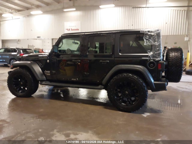 1C4HJXDG8JW138318 Jeep Wrangler Unlimited Sport