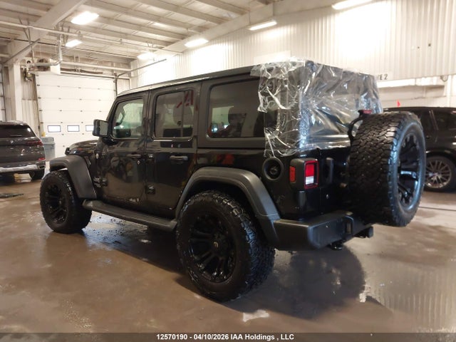 1C4HJXDG8JW138318 Jeep Wrangler Unlimited Sport