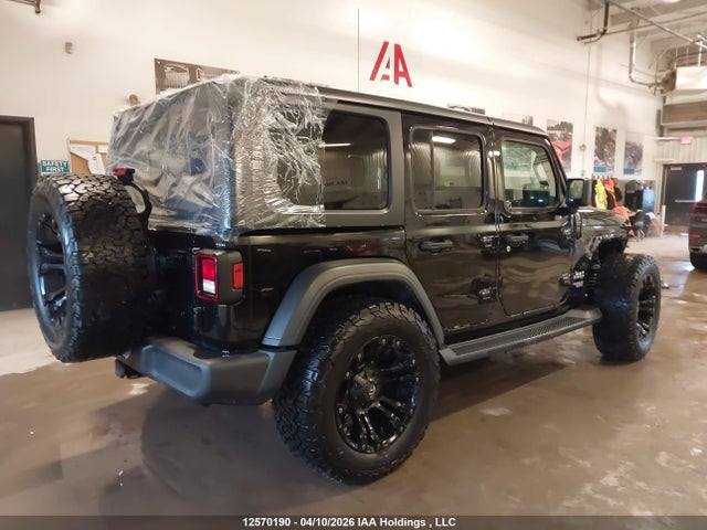 1C4HJXDG8JW138318 Jeep Wrangler Unlimited Sport