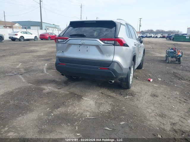 2T3R1RFV6RC477165 Toyota Rav4 Xle