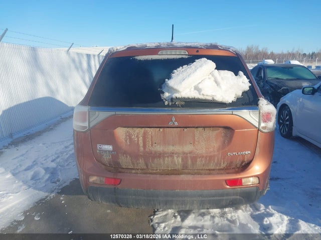 JA4AZ2A38EZ602625 Mitsubishi Outlander Es