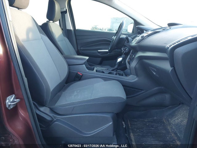 1FMCU0GD5JUB00143 Ford ESCAPE SE