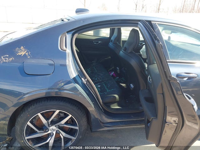 7JRA22TK1KG002651 Volvo S60 T6 Momentum