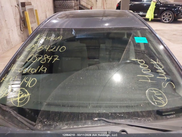 12564210 :رقم المزاد ، 2T1BURHE2EC057847 vin ، 2014 Toyota Corolla Le مزاد بيع