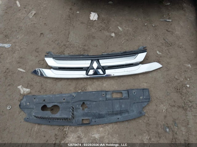 JA4AZ2A36JZ607476 Mitsubishi Outlander Es