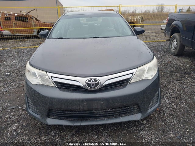 12570486 :رقم المزاد ، 4T1BF1FK5DU282281 vin ، 2013 Toyota Camry L/se/le/xle مزاد بيع