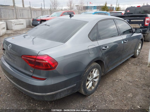 12570628 :رقم المزاد ، 1VWAA7A39JC030078 vin ، 2018 Volkswagen Passat مزاد بيع