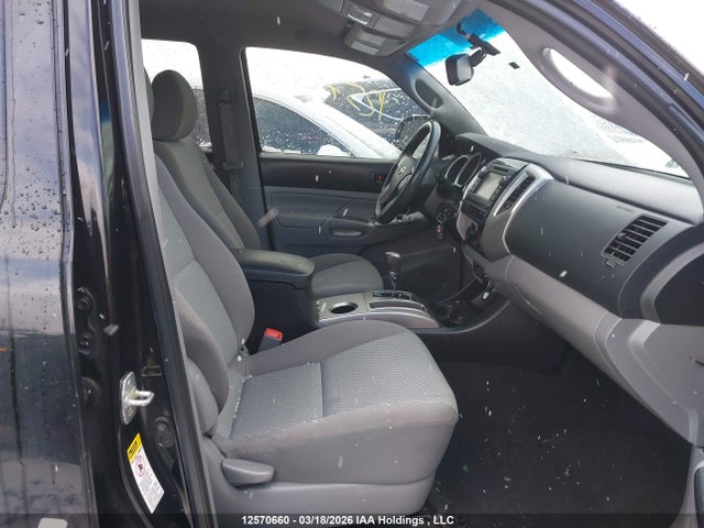 2013 Toyota Tacoma V6 მანქანა იყიდება აუქციონზე, vin: 5TFMU4FN8DX013849, აუქციონის ნომერი: 12570660