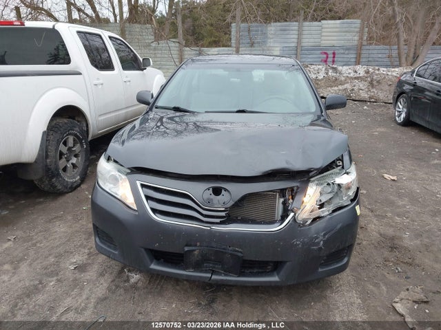 12570752 :رقم المزاد ، 4T1BF3EK6BU212461 vin ، 2011 Toyota Camry Le مزاد بيع