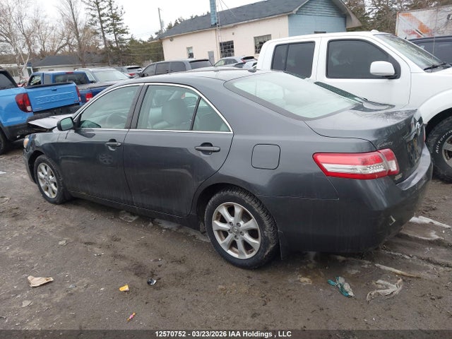 12570752 :رقم المزاد ، 4T1BF3EK6BU212461 vin ، 2011 Toyota Camry Le مزاد بيع