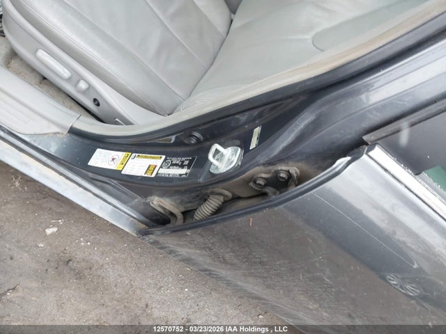 12570752 :رقم المزاد ، 4T1BF3EK6BU212461 vin ، 2011 Toyota Camry Le مزاد بيع