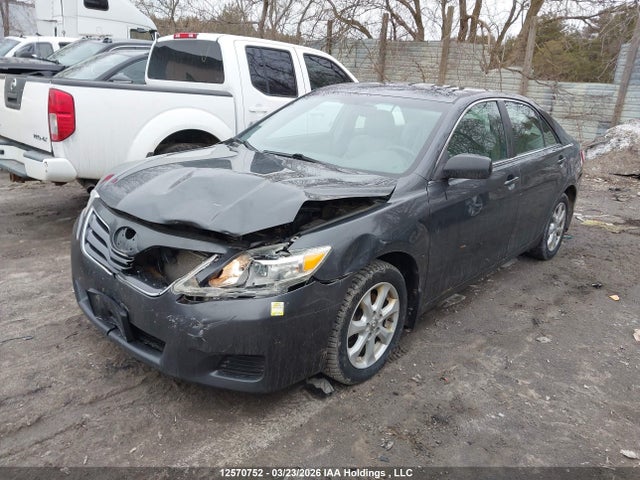 12570752 :رقم المزاد ، 4T1BF3EK6BU212461 vin ، 2011 Toyota Camry Le مزاد بيع