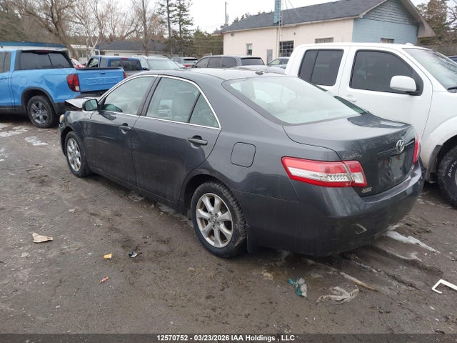 12570752 :رقم المزاد ، 4T1BF3EK6BU212461 vin ، 2011 Toyota Camry Le مزاد بيع