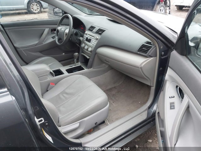 12570752 :رقم المزاد ، 4T1BF3EK6BU212461 vin ، 2011 Toyota Camry Le مزاد بيع