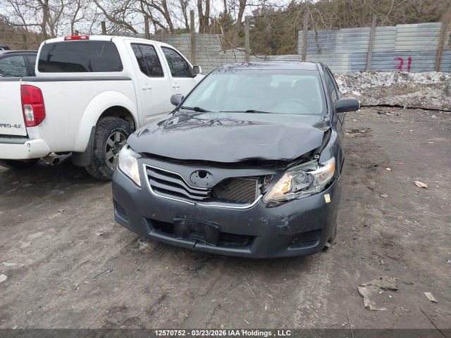 12570752 :رقم المزاد ، 4T1BF3EK6BU212461 vin ، 2011 Toyota Camry Le مزاد بيع