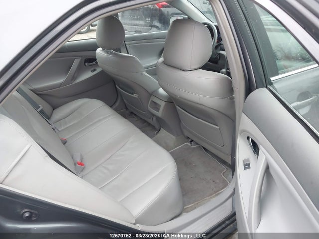 12570752 :رقم المزاد ، 4T1BF3EK6BU212461 vin ، 2011 Toyota Camry Le مزاد بيع