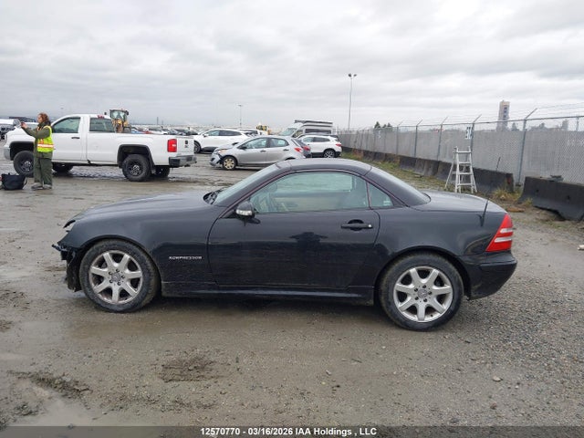 12570770 :رقم المزاد ، WDBKK49F81F209176 vin ، 2001 Mercedes-benz Slk 230 Kompressor مزاد بيع