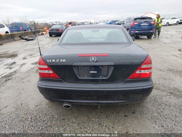 12570770 :رقم المزاد ، WDBKK49F81F209176 vin ، 2001 Mercedes-benz Slk 230 Kompressor مزاد بيع