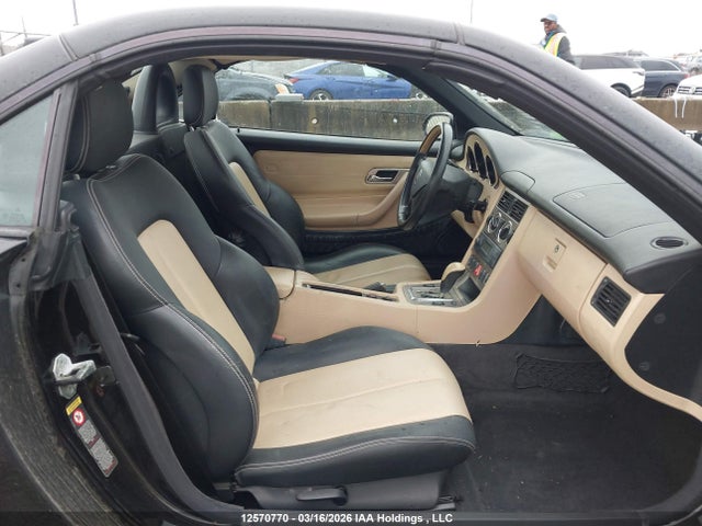 12570770 :رقم المزاد ، WDBKK49F81F209176 vin ، 2001 Mercedes-benz Slk 230 Kompressor مزاد بيع