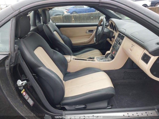 12570770 :رقم المزاد ، WDBKK49F81F209176 vin ، 2001 Mercedes-benz Slk 230 Kompressor مزاد بيع