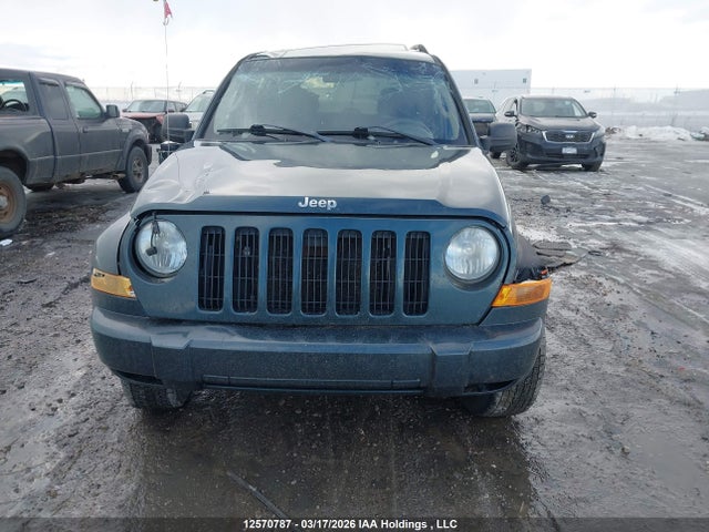 12570787 :رقم المزاد ، 1J4GK38K95W670015 vin ، 2005 Jeep Liberty Renegade مزاد بيع