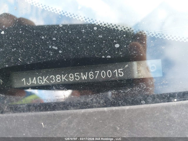 12570787 :رقم المزاد ، 1J4GK38K95W670015 vin ، 2005 Jeep Liberty Renegade مزاد بيع