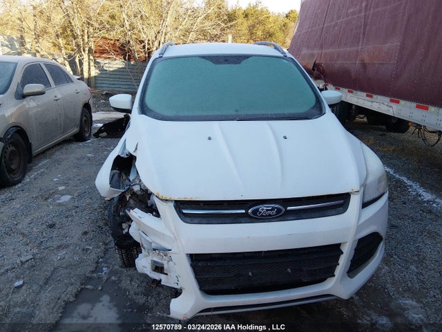 1FMCU9GX5FUB83143 Ford ESCAPE SE