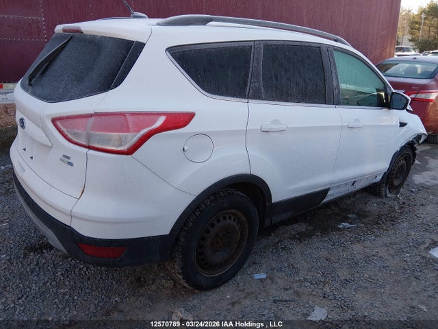 1FMCU9GX5FUB83143 Ford ESCAPE SE