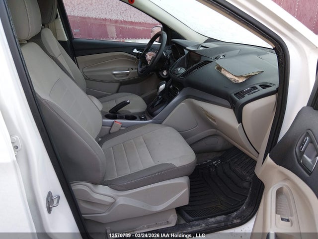 1FMCU9GX5FUB83143 Ford ESCAPE SE