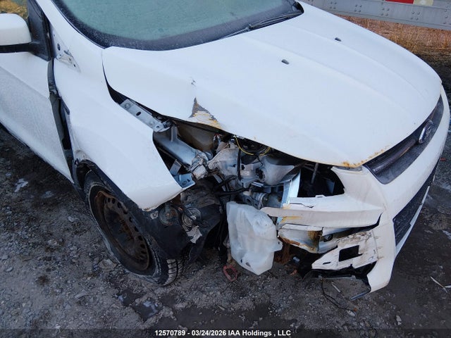 1FMCU9GX5FUB83143 Ford ESCAPE SE
