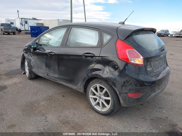 12570858 :رقم المزاد ، 3FADP4EJ5FM131491 vin ، 2015 Ford Fiesta Se مزاد بيع