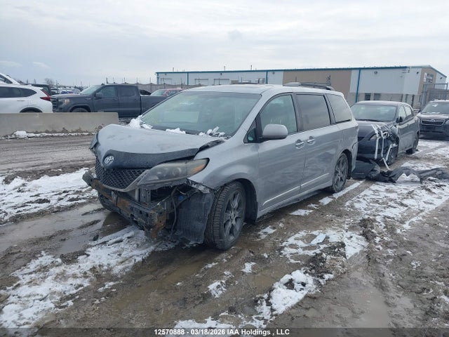 2015 Toyota Sienna Se 8 Passenger მანქანა იყიდება აუქციონზე, vin: 5TDXK3DC4FS591034, აუქციონის ნომერი: 12570888