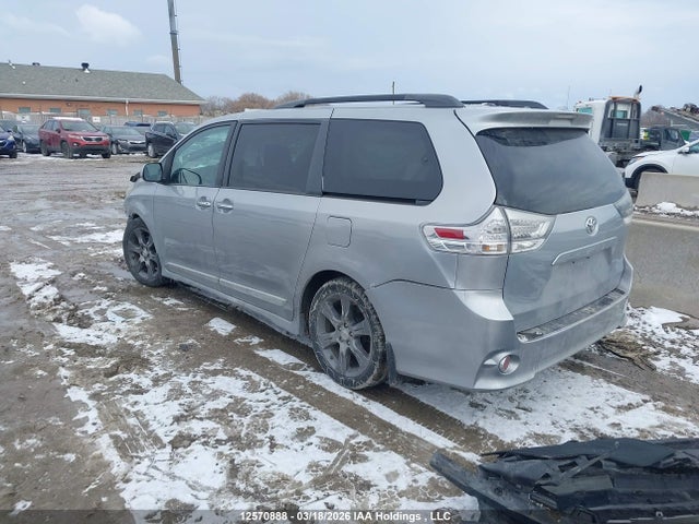 2015 Toyota Sienna Se 8 Passenger მანქანა იყიდება აუქციონზე, vin: 5TDXK3DC4FS591034, აუქციონის ნომერი: 12570888