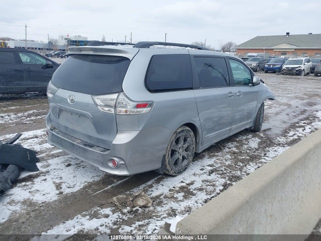 2015 Toyota Sienna Se 8 Passenger მანქანა იყიდება აუქციონზე, vin: 5TDXK3DC4FS591034, აუქციონის ნომერი: 12570888