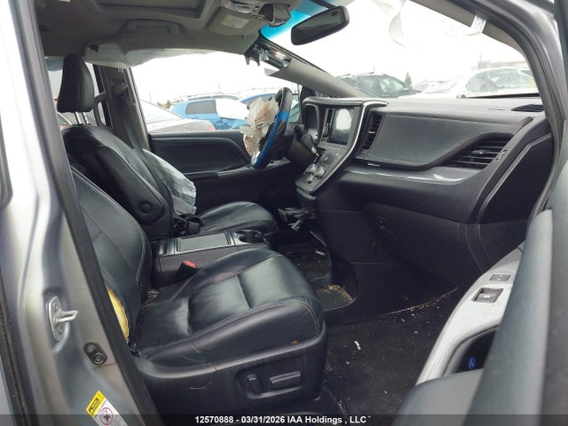 2015 Toyota Sienna Se 8 Passenger მანქანა იყიდება აუქციონზე, vin: 5TDXK3DC4FS591034, აუქციონის ნომერი: 12570888