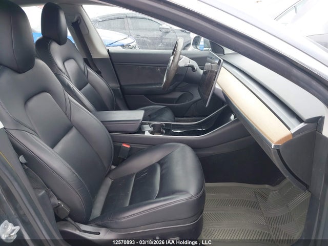 12570893 :رقم المزاد ، 5YJ3E1EA8KF447122 vin ، 2019 Tesla Model 3 مزاد بيع