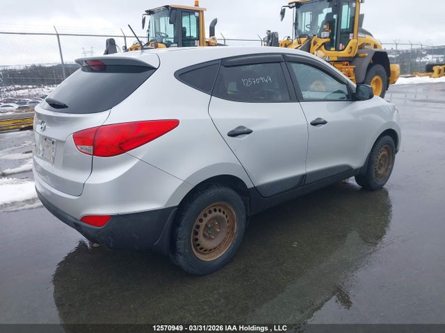 KM8JT3AF4FU049344 Hyundai Tucson Gl
