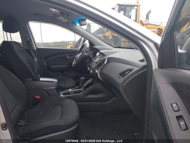 KM8JT3AF4FU049344 Hyundai Tucson Gl