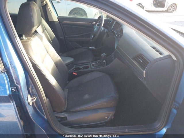12570968 :رقم المزاد ، 3VWEB7BU2LM058926 vin ، 2020 Volkswagen Jetta Highline مزاد بيع