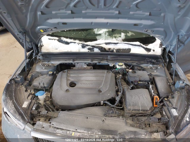 YV4L12UV8P2049227 Volvo Xc40 B5 Core